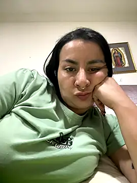 Abril Luv online show from 12-17-25, 01:21