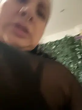 Abril Luv online show from 11-24-25, 12:38