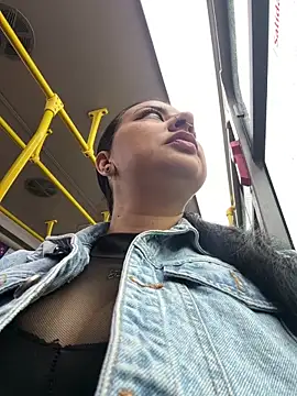 Snapshot of Abril_Luv chatting on 03-27-26, 12:06 Abril Luv online show from 03-27-26, 12:06