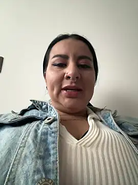 Abril Luv online show from 06-27-26, 11:16