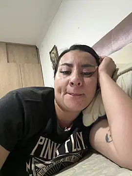 Snapshot of Abril_Luv chatting on 04-07-26, 02:35 Abril Luv online show from 04-07-26, 02:35