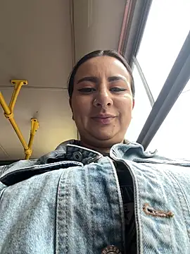 Snapshot of Abril_Luv chatting on 04-06-26, 12:17 Abril Luv online show from 04-06-26, 12:17