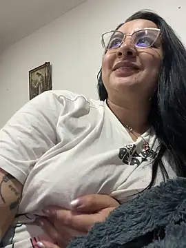 Abril Luv online show from 11-20-25, 01:28