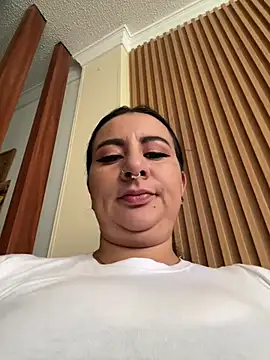 Snapshot of Abril_Luv chatting on 04-02-26, 01:07 Abril Luv online show from 04-02-26, 01:07