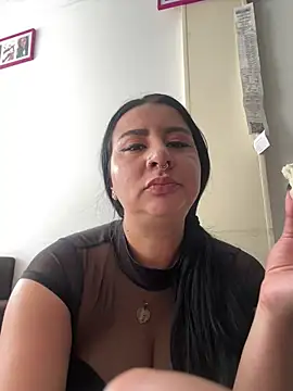 Abril Luv online show from 07-06-26, 02:02