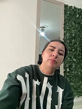 Snapshot of Abril_Luv chatting on 04-16-26, 01:23 Abril Luv online show from 04-16-26, 01:23