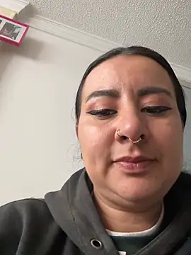 Snapshot of Abril_Luv chatting on 03-25-26, 01:43 Abril Luv online show from 03-25-26, 01:43