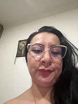 Snapshot of Abril_Luv chatting on 03-28-26, 01:50 Abril Luv online show from 03-28-26, 01:50