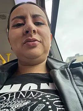 Snapshot of Abril_Luv chatting on 04-08-26, 12:17 Abril Luv online show from 04-08-26, 12:17