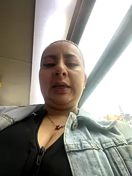 Abril Luv online show from 10-17-25, 12:18