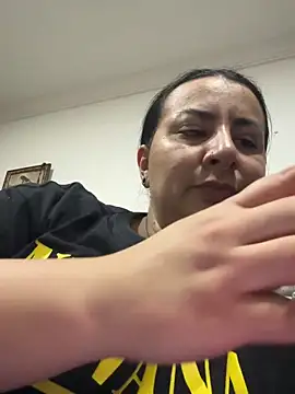 Abril Luv online show from 11-11-25, 01:11