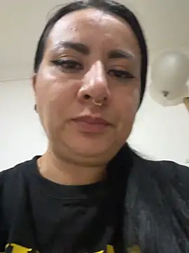 Snapshot of Abril_Luv chatting on 03-19-26, 01:16 Abril Luv online show from 03-19-26, 01:16