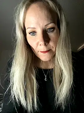 Sexual Lovable Doll online show from 10-27-25, 04:08