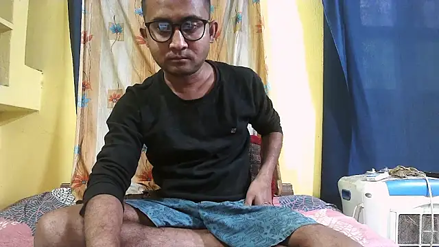 Snapshot of Cute_boy2000 chatting on 03-12-25, 01:36 Cute boy2000 online show from 03-12-25, 01:36