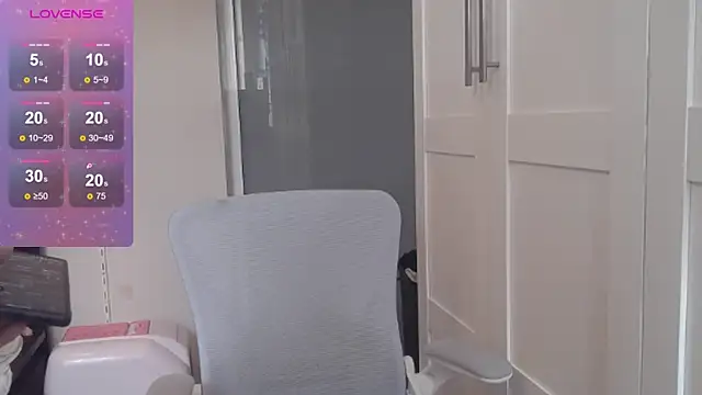 Snapshot of FluffyRainbowKity chatting on 09-26-25, 10:11 FluffyRainbowKity online show from 09-26-25, 10:11