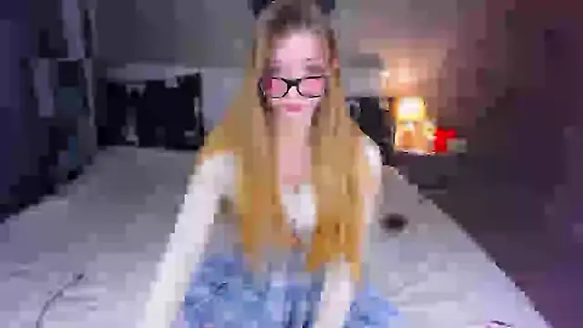 Snapshot of ShyBerryNelly chatting on 12-04-24, 07:00 ShyBerryNelly online show from 12-04-24, 07:00