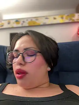 Snapshot of andra_rose chatting on 02-16-25, 03:05 andra rose online show from 02-16-25, 03:05