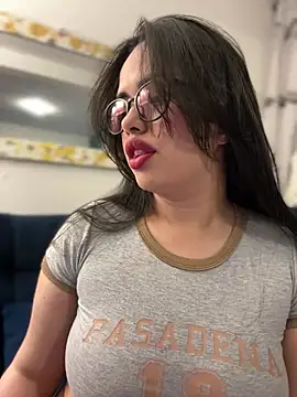 Snapshot of andra_rose chatting on 03-17-25, 11:13 andra rose online show from 03-17-25, 11:13