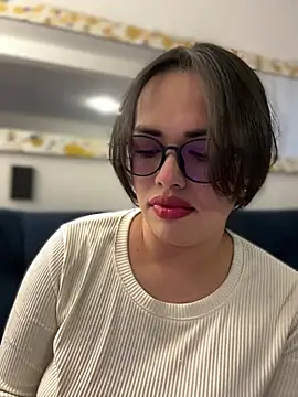 Snapshot of andra_rose chatting on 02-28-25, 11:12 andra rose online show from 02-28-25, 11:12