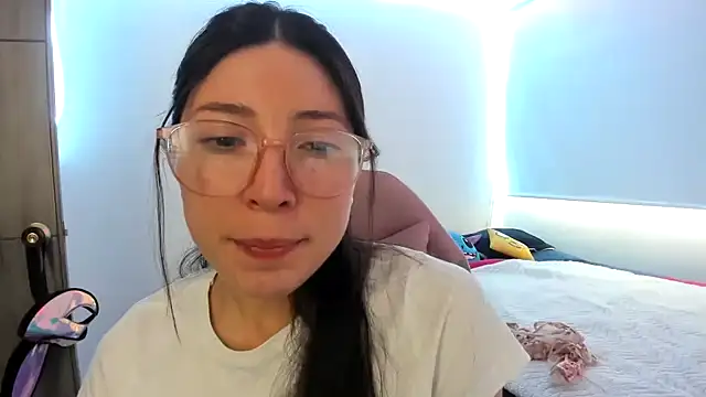Snapshot of Spit_queen chatting on 01-03-25, 08:11 Spit queen online show from 01-03-25, 08:11