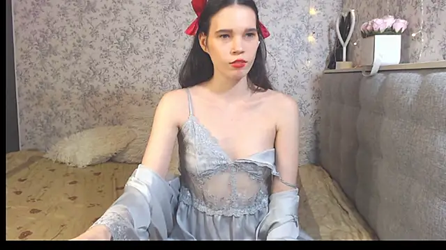 Snapshot of Nicole-Petite chatting on 01-22-25, 12:38 Nicole-Petite online show from 01-22-25, 12:38