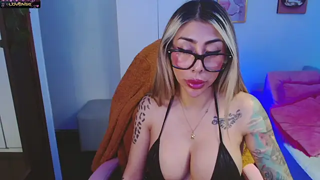 Martina Dash online show from 03-20-25, 12:19