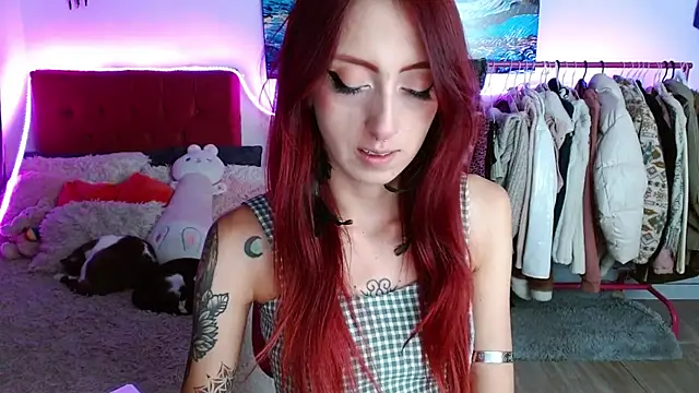 Snapshot of alisseallie chatting on 10-14-25, 09:36 alisseallie online show from 10-14-25, 09:36