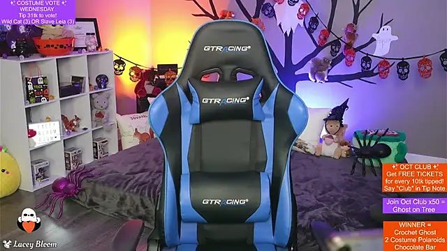 TheLaceyBloom online show from 10-08-25, 01:29