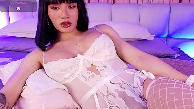 Snapshot of sweetieluna01 chatting on 09-23-25, 04:58 sweetieluna01 online show from 09-23-25, 04:58