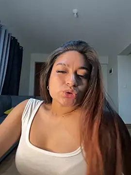 Snapshot of LuceroRm chatting on 09-12-25, 05:40 LuceroRm online show from 09-12-25, 05:40