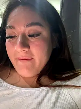 Snapshot of LuceroRm chatting on 10-10-25, 06:47 LuceroRm online show from 10-10-25, 06:47