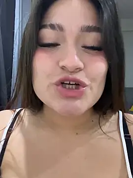 Snapshot of LuceroRm chatting on 10-21-25, 04:01 LuceroRm online show from 10-21-25, 04:01