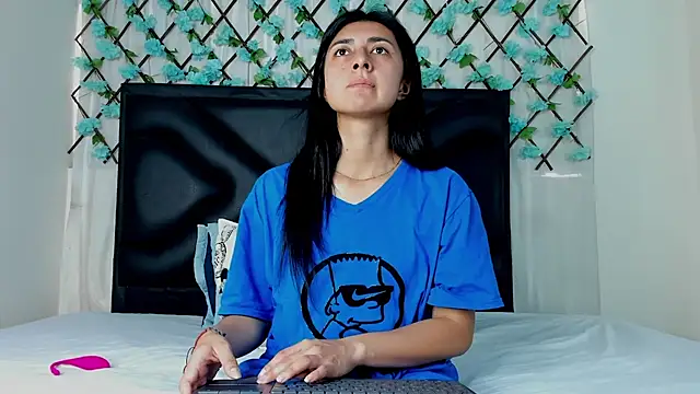 EmmaWilliamss online show from 01-31-25, 03:33