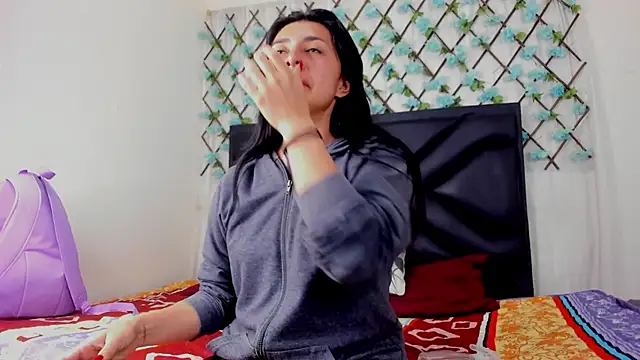 Snapshot of EmmaWilliamss chatting on 03-24-26, 09:48 EmmaWilliamss online show from 03-24-26, 09:48