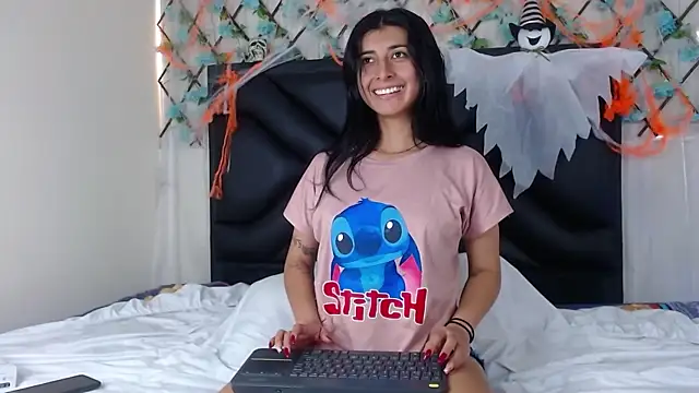 EmmaWilliamss online show from 10-24-25, 04:50