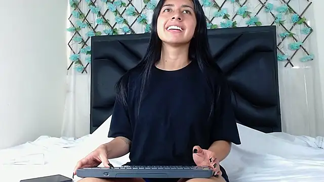 EmmaWilliamss online show from 10-08-25, 03:35