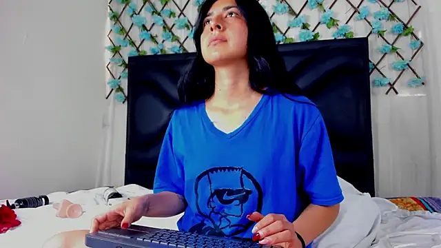 EmmaWilliamss online show from 04-07-26, 04:09