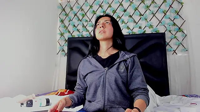 Snapshot of EmmaWilliamss chatting on 03-25-26, 04:28 EmmaWilliamss online show from 03-25-26, 04:28