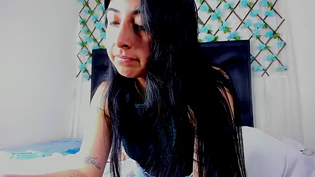 Snapshot of EmmaWilliamss chatting on 06-05-26, 03:07 EmmaWilliamss online show from 06-05-26, 03:07