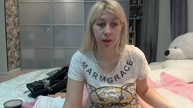 KyliePag online show from 12-17-25, 07:13