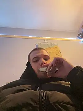 Snapshot of Z1uk chatting on 12-11-24, 05:59 Z1uk online show from 12-11-24, 05:59