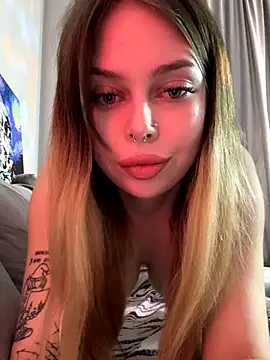 TwixiPixxie online show from 11-16-25, 05:39