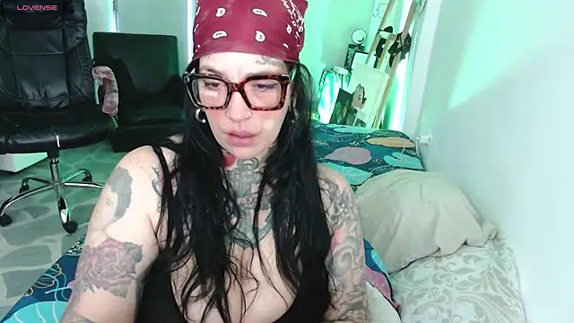 VampGirl1 online show from 04-11-26, 10:02