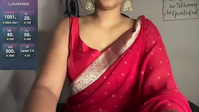 Snapshot of Queen_Sakhi chatting on 12-25-24, 04:43 Queen Sakhi online show from 12-25-24, 04:43