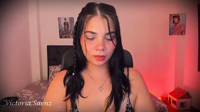 victoriaasaenz  online show from 11-16-25, 01:21