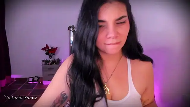 victoriaasaenz  online show from 05-06-26, 12:58
