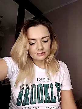 KrissSexi online show from 10-24-25, 04:33