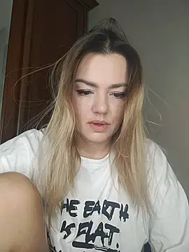 KrissSexi online show from 12-18-25, 04:39