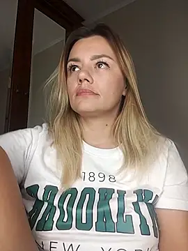 KrissSexi online show from 10-18-25, 08:33