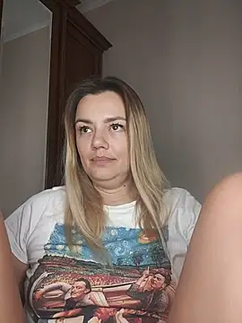 KrissSexi online show from 10-28-25, 05:23